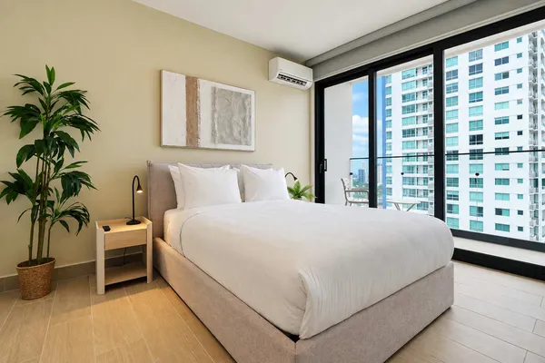 2BR City Escape w/ Balcony in San Francisco