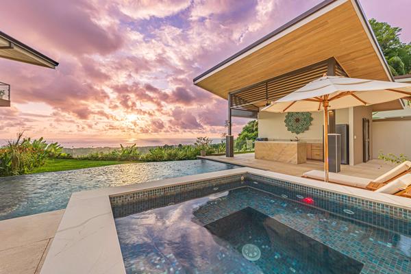 Stylish 6BR Villa w/ Panoramic Jungle & horizon Views