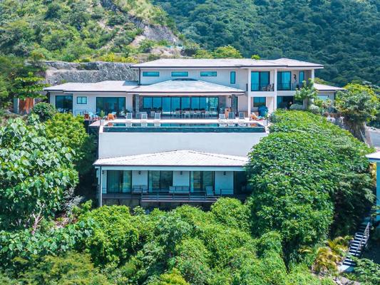 Breathtaking 9BR Villa in Costa Rica