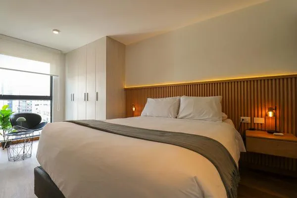 Stylish 2BR Retreat w/ Balcony in Miraflores